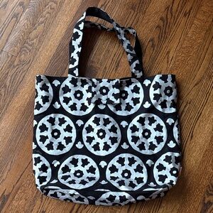 Large Chic Black and Gray Silver Patterned Tote Bag Magnet Clasp Travel Holiday